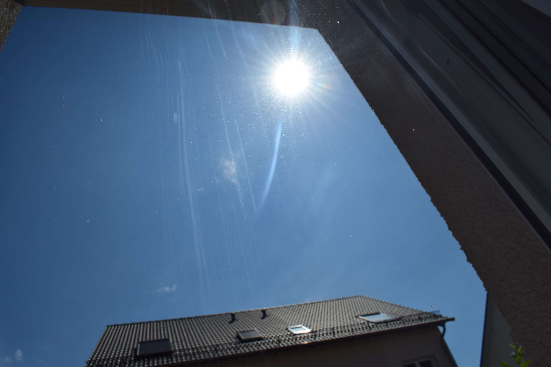 Fenster putzen bei Sonne ist auch streifenfrei möglich.