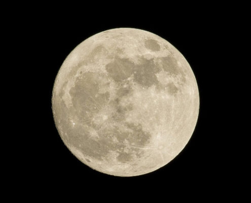 Mond als Darstellung vom Mondkalender Fenster putzen