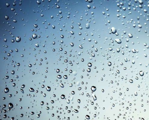 Fenster putzen bei Regen, Vorteile und Nachtteile im Überblick.