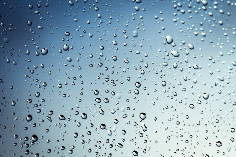 Fenster putzen bei Regen, Vorteile und Nachtteile im Überblick.